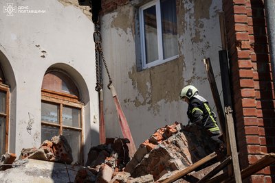 У Полтаві з-під завалів дістали двох хлопців