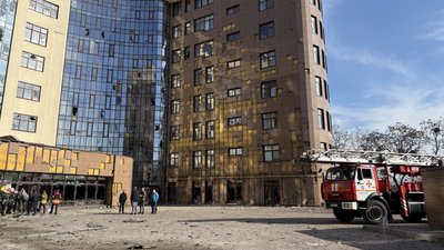 Наслідки влучання російського БпЛА у Київському районі Харкова, 2 квітня 2026 року Наслідки влучання російського БпЛА у Київському районі Харкова, 2 квітня 2026 року