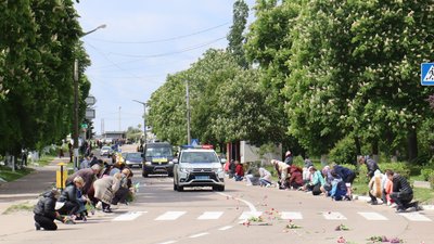 На Чернігівщині попрощалися з двома захисниками: Андрієм Юрченком та Сергієм Сушеницею На Чернігівщині попрощалися з двома захисниками: Андрієм Юрченком та Сергієм Сушеницею