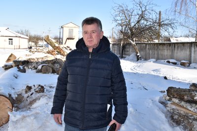 У дровах для школи знайшли борть із трьома кілограмами меду диких бджіл: історія з Олевська У дровах для школи знайшли борть із трьома кілограмами меду диких бджіл: історія з Олевська