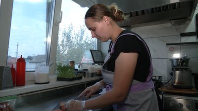 "Дітям сподобалось, значить буде смачно й іншим": на Чернігівщині багатодітна мати відкрила власну справу "Дітям сподобалось, значить буде смачно й іншим": на Чернігівщині багатодітна мати відкрила власну справу