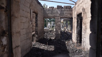 "Дивлюсь — усе кругом горить". РФ атакувала дронами селище Просяна на Дніпропетровщині: що про удар кажуть жителі