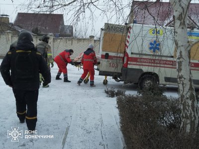 Авіаудар по Дружківці: надзвичайники врятували жінку з-під руїн будинку