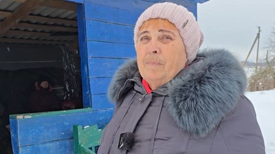 Прифронтову дорогу на Чернігівщині чистять фермери, щоб у села могли доставити продукти або відвезти людей до лікарні Прифронтову дорогу на Чернігівщині чистять фермери, щоб у села могли доставити продукти або відвезти людей до лікарні