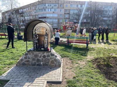 Роковини удару РФ по дитмайданчику у Кривому Розі: фоторепортаж Роковини удару РФ по дитмайданчику у Кривому Розі: фоторепортаж