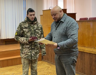 На Черкащині військовим вручили відзнаки На Черкащині військовим вручили відзнаки