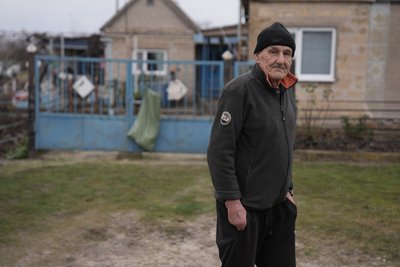 "Куди не поїдеш – стріляють". Чому мешканці прифронтового Чорненкового відмовляються покидати рідні домівки "Куди не поїдеш – стріляють". Чому мешканці прифронтового Чорненкового відмовляються покидати рідні домівки