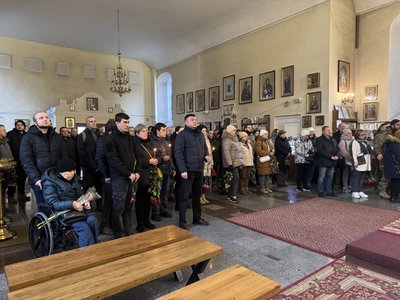 У Свято-Успенському соборі попрощались із воїнами, які обороняли Україну У Свято-Успенському соборі попрощались із воїнами, які обороняли Україну