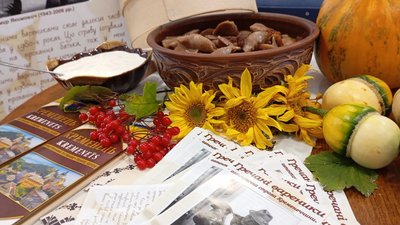 Гречані вареники, вареники зі сметаною Гречані вареники, вареники зі сметаною