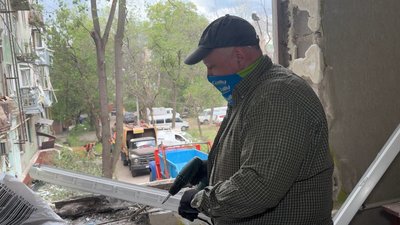 "Я працювала вдома, нічого не віщувало". Як у Краматорську пережили вечірній удар бомбами, під час якого поранені були 12 людей "Я працювала вдома, нічого не віщувало". Як у Краматорську пережили вечірній удар бомбами, під час якого поранені були 12 людей