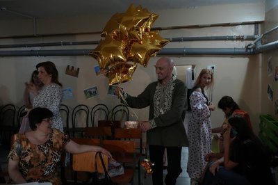 У гімназії №21 у Харкові відсвяткували випускний в укритті У гімназії №21 у Харкові відсвяткували випускний в укритті