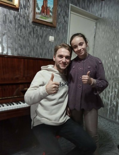 Школярка з Житомирщини Злата Скаскова за рік здобула п'ять гран-прі і 40 дипломів різних пісенних конкурсів Школярка з Житомирщини Злата Скаскова за рік здобула п'ять гран-прі і 40 дипломів різних пісенних конкурсів