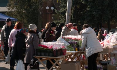 "Торгують усі Черкаси під магазинами": кого в Черкасах штрафують за продаж квітів "Торгують усі Черкаси під магазинами": кого в Черкасах штрафують за продаж квітів