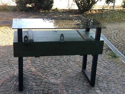 У Львові волонтери ящики з-під снарядів перетворюють на речі для інтер'єру У Львові волонтери ящики з-під снарядів перетворюють на речі для інтер'єру