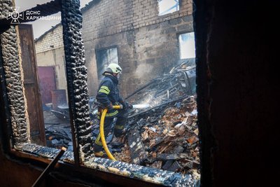У Холодногірському районі Харкова горіло деревообробне підприємство, 6 червня 2025 року У Холодногірському районі Харкова горіло деревообробне підприємство, 6 червня 2025 року