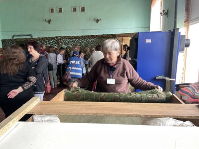 Волонтери плетуть маскувальні сітки на Полтавщині: як налагодили роботу у Великобагачанській ТГ Волонтери плетуть маскувальні сітки на Полтавщині: як налагодили роботу у Великобагачанській ТГ