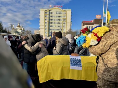 З військовим Василем Дещинським попрощалися у Рівному