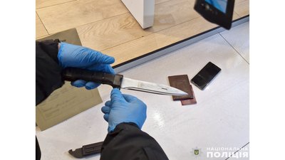 Підозрюваному у нападі на двох жінок в ТРЦ Hollywood загрожує від 10 років і до довічного Підозрюваному у нападі на двох жінок в ТРЦ Hollywood загрожує від 10 років і до довічного