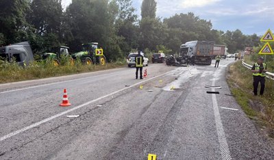 На Хмельниччині в ДТП загинуло двоє людей: що відомо На Хмельниччині в ДТП загинуло двоє людей: що відомо