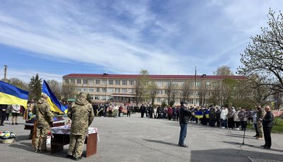 На Кіровоградщині попрощалися з п’ятьма захисниками На Кіровоградщині попрощалися з п’ятьма захисниками