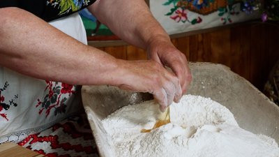 Росул із півня з домашньою локшиною: рецепт давньої страви від господині з Рівненщини Росул із півня з домашньою локшиною: рецепт давньої страви від господині з Рівненщини