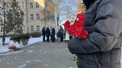 У Полтаві відкрили меморіальне дошку на честь воїна Віктора Перцюха У Полтаві відкрили меморіальне дошку на честь воїна Віктора Перцюха