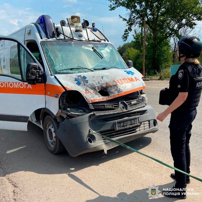 FPV-дрон влучив в автомобіль екстреної медичної допомоги на Куп'янщині вранці 16 липня 2025 року FPV-дрон влучив в автомобіль екстреної медичної допомоги на Куп'янщині вранці 16 липня 2025 року