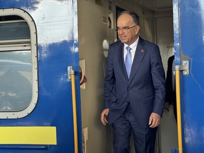 Президент Албанії Байрам Беґай прибув на залізничний вокзал у Києві зранку 15 липня 2026 року