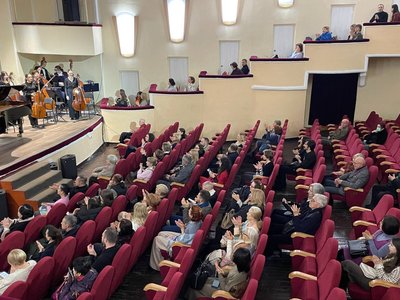 “Концерт з оркестром – це виклик”: у Дніпрі відбулася прем’єра твору британського композитора