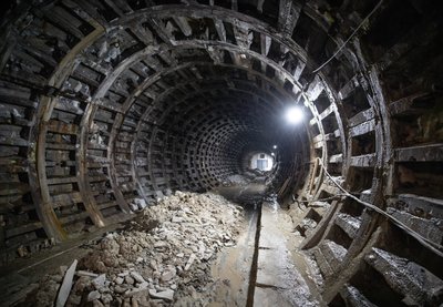 У Києві між станціями метро "Либідська" — "Деміївська" почали демонтувати тунель У Києві між станціями метро "Либідська" — "Деміївська" почали демонтувати тунель