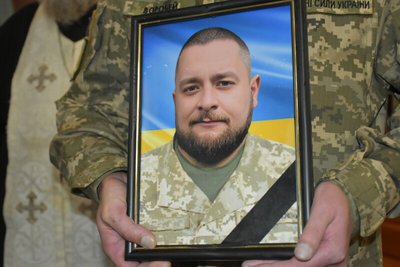 В Луцькій громаді попрощалися з загиблим на Донеччині бійцем Миколою Черновим В Луцькій громаді попрощалися з загиблим на Донеччині бійцем Миколою Черновим