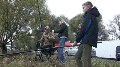 "На душі спокійніше". У Вінниці ветеранам провели реабілітацію риболовлею "На душі спокійніше". У Вінниці ветеранам провели реабілітацію риболовлею