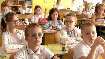 Продає прикраси та донатить на ЗСУ: на Вінниччині восьмирічна дівчинка допомагає захисникам Продає прикраси та донатить на ЗСУ: на Вінниччині восьмирічна дівчинка допомагає захисникам
