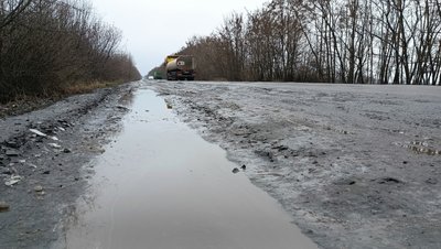 "Два роки тут практично неможливо їздити": дорогу Полтава-Суми поки не ремонтуватимуть "Два роки тут практично неможливо їздити": дорогу Полтава-Суми поки не ремонтуватимуть