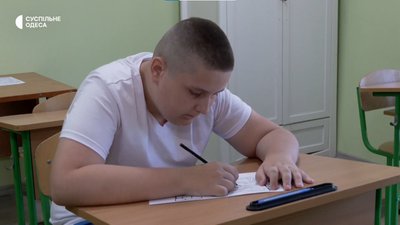 "Якщо він щось хоче, він пише": історія хлопчика з аутизмом "Якщо він щось хоче, він пише": історія хлопчика з аутизмом