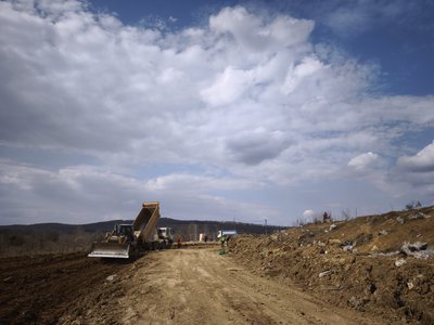 Розширення дамби Чорнівського полігону біля Чернівців Розширення дамби Чорнівського полігону біля Чернівців