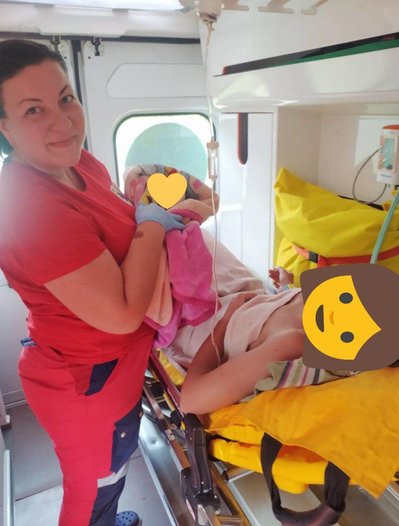 Народила у полі: на Одещині медики врятували немовля, яке не мало ознак життя Народила у полі: на Одещині медики врятували немовля, яке не мало ознак життя