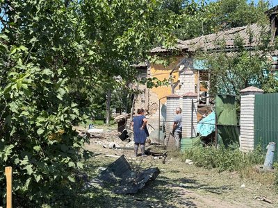 "Крикнув дружині — і миттєвий удар". Росіяни обстріляли центр Глухова