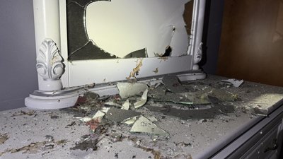 Наслідки удару російським безпілотником по даху меблевого магазину у Київському районі Харкова 26 вересня 2025 року Наслідки удару російським безпілотником по даху меблевого магазину у Київському районі Харкова 26 вересня 2025 року