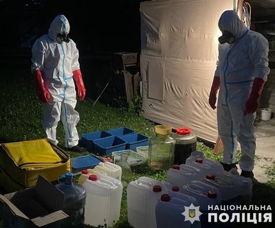 На Львівщині викрили нарколабораторію з місячним обігом понад 16 мільйонів гривень На Львівщині викрили нарколабораторію з місячним обігом понад 16 мільйонів гривень