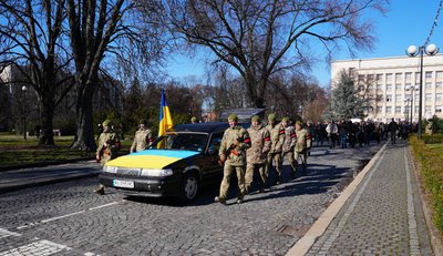 В Ужгороді попрощалися із загиблим військовослужбовцем Олександром Тарнаєм В Ужгороді попрощалися із загиблим військовослужбовцем Олександром Тарнаєм