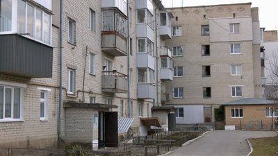 п'ятиповерхівка, вибиті вікна п'ятиповерхівка, вибиті вікна
