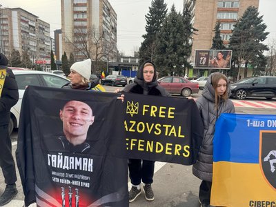 "Нас тримає віра, що кожен повернеться": у Черкасах відбулася акція на підтримку полонених "Нас тримає віра, що кожен повернеться": у Черкасах відбулася акція на підтримку полонених