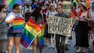 Любов без утисків: чому важливо сприймати ЛГБТ-пари як норму Любов без утисків: чому важливо сприймати ЛГБТ-пари як норму