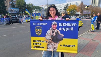 «Віримо, надіємося, чекаємо»: у Черкасах відбулася акція «Не мовчи — полон вбиває» «Віримо, надіємося, чекаємо»: у Черкасах відбулася акція «Не мовчи — полон вбиває»