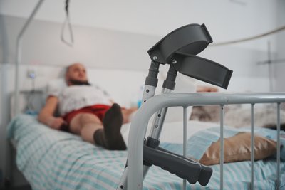 43-річний технік екстреної меддопомоги Євгеній Бабенков, костилі