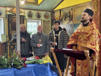 У Сумах попрощалися з механіком взводу ударних безпілотників 3 ДШБ Віктором Сигулею У Сумах попрощалися з механіком взводу ударних безпілотників 3 ДШБ Віктором Сигулею