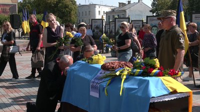 З військовослужбовцями Євгеном Кісельовим та Євгеном Ковальчуком попрощалися у Рівному З військовослужбовцями Євгеном Кісельовим та Євгеном Ковальчуком попрощалися у Рівному