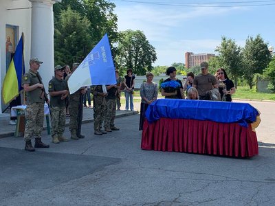 У Полтаві попрощалися із воїном Вадимом Ігнатенком У Полтаві попрощалися із воїном Вадимом Ігнатенком