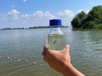 "Я б і зимою купався": чи безпечна вода для купання у Дніпрі на черкаських пляжах "Я б і зимою купався": чи безпечна вода для купання у Дніпрі на черкаських пляжах